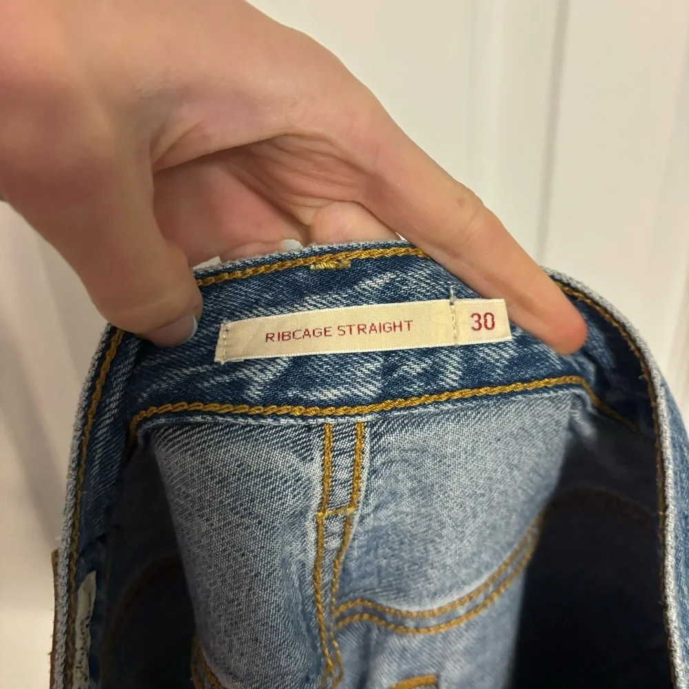 Levi's Women's Light Blue Straight Leg Jeans - Picture 4 of 7